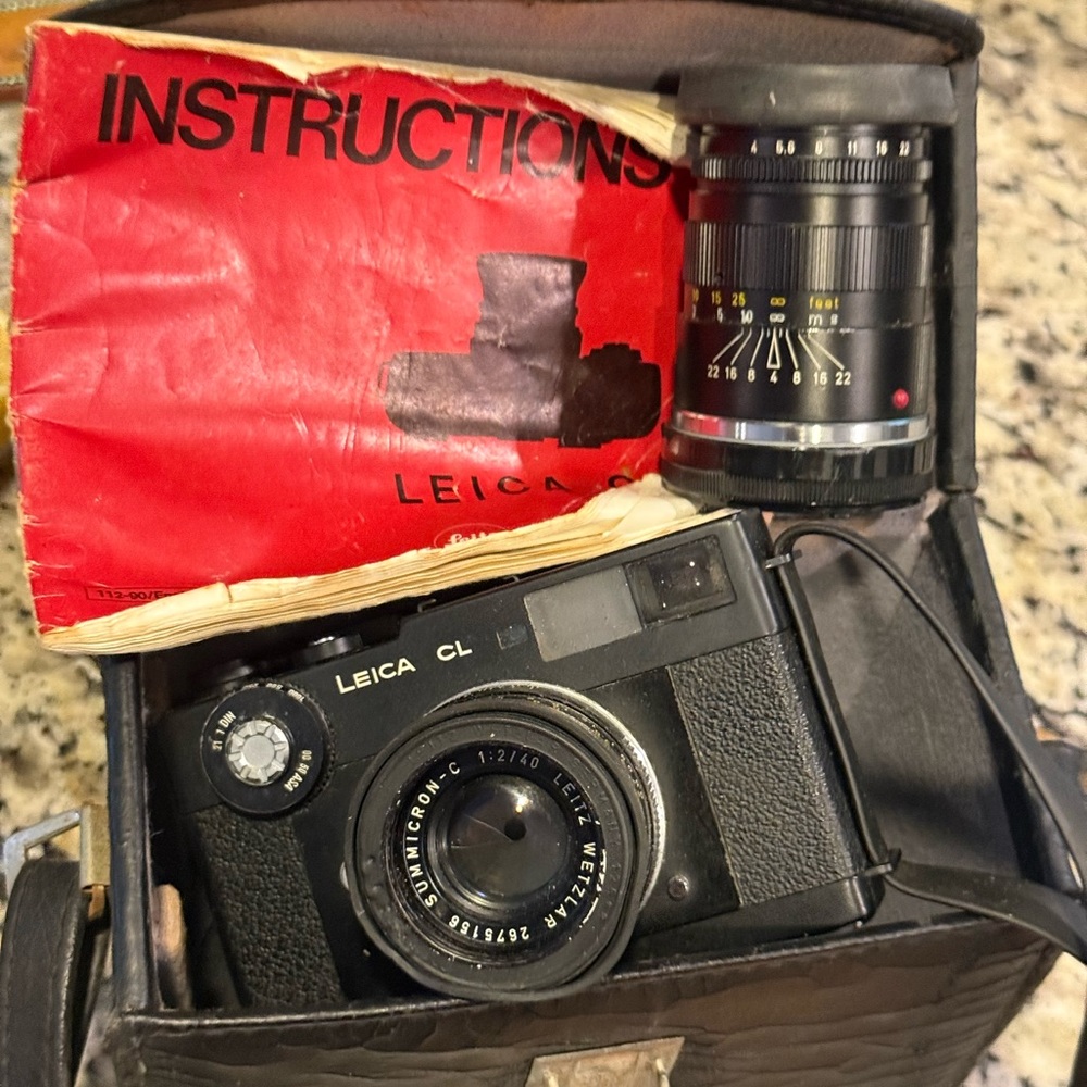 Leica CL Vintage 35mm Camera in Black LOT two lenses summicron 40mm 90mm
